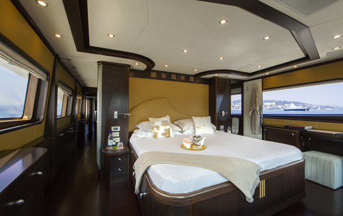 Yacht QUID PRO QUO -  Master Cabin.jpg