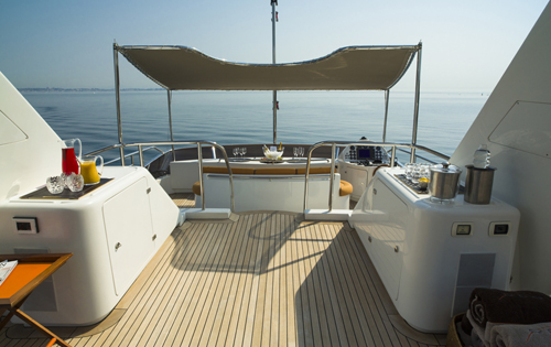 Yacht QUID PRO QUO -  Sundeck.jpg