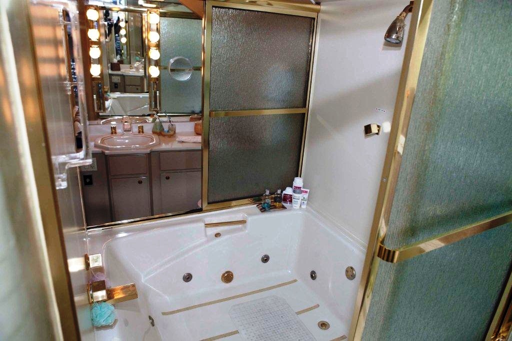 Yacht S & U -  Master Ensuite.jpg