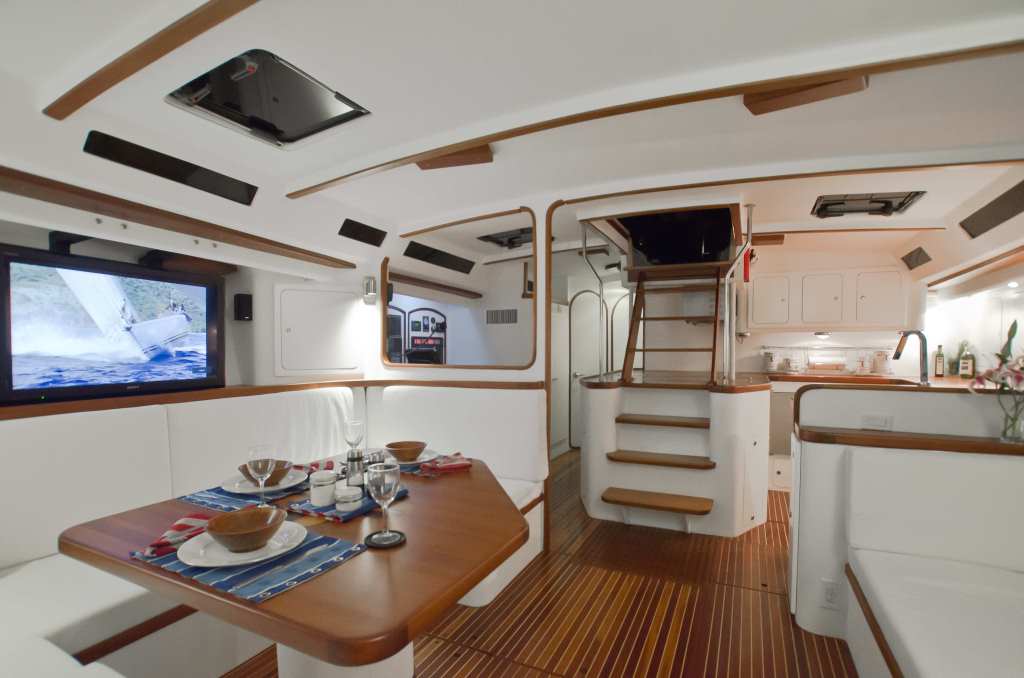 Yacht SAFARA -  Salon looking forward.jpg