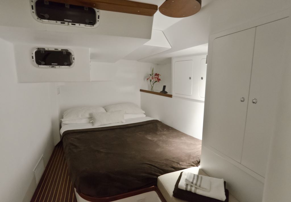 Yacht SAFARA -  Stern Cabin.jpg