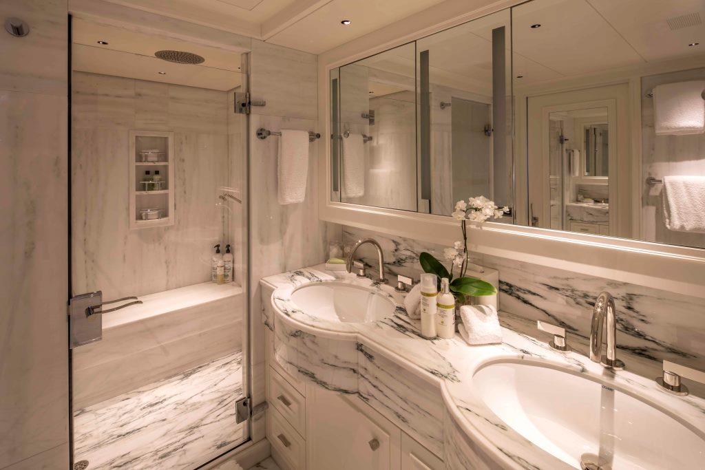Yacht SAMADHI - Guest bath.jpg