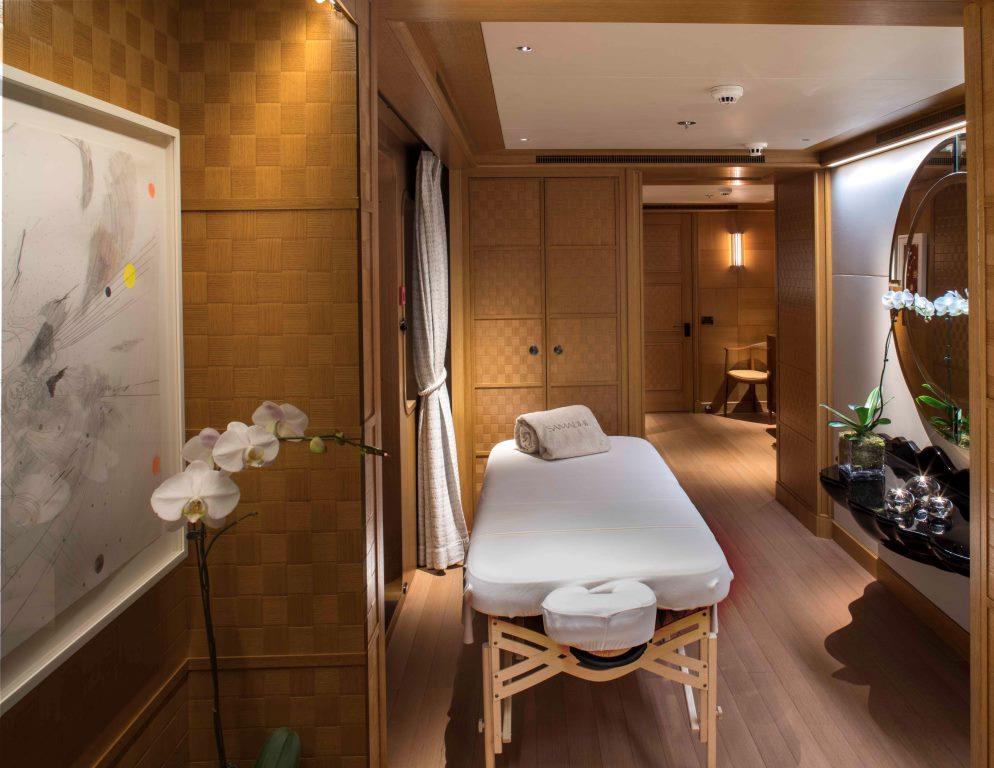 Yacht SAMADHI - Massage table.jpg