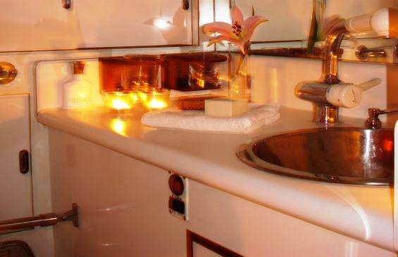 Yacht SAMARKAND -  Ensuite.jpg