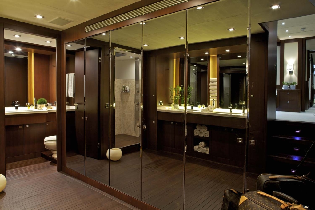 Yacht SANJANA -  Master Bath.jpg