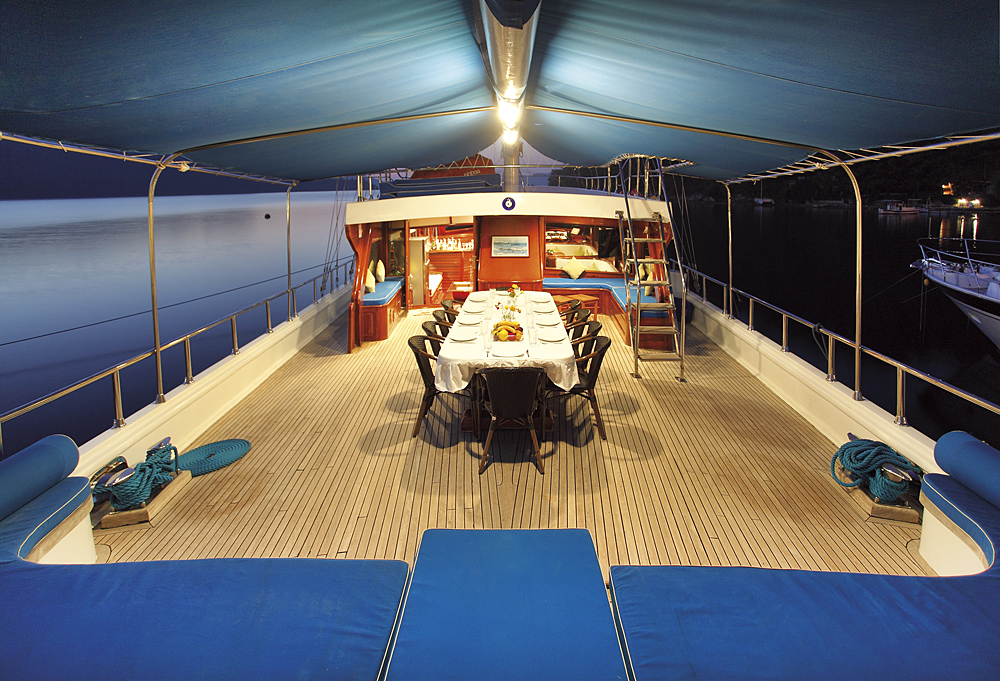 Yacht SARAYLI  I - Aft deck.jpg