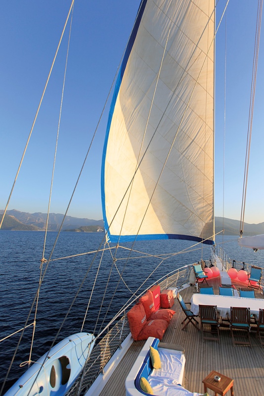 Yacht SARAYLI  I - Foredeck.jpg