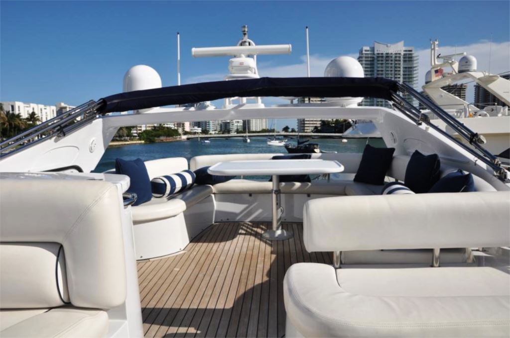 Yacht SAYANORA -  Flybridge 3.jpg