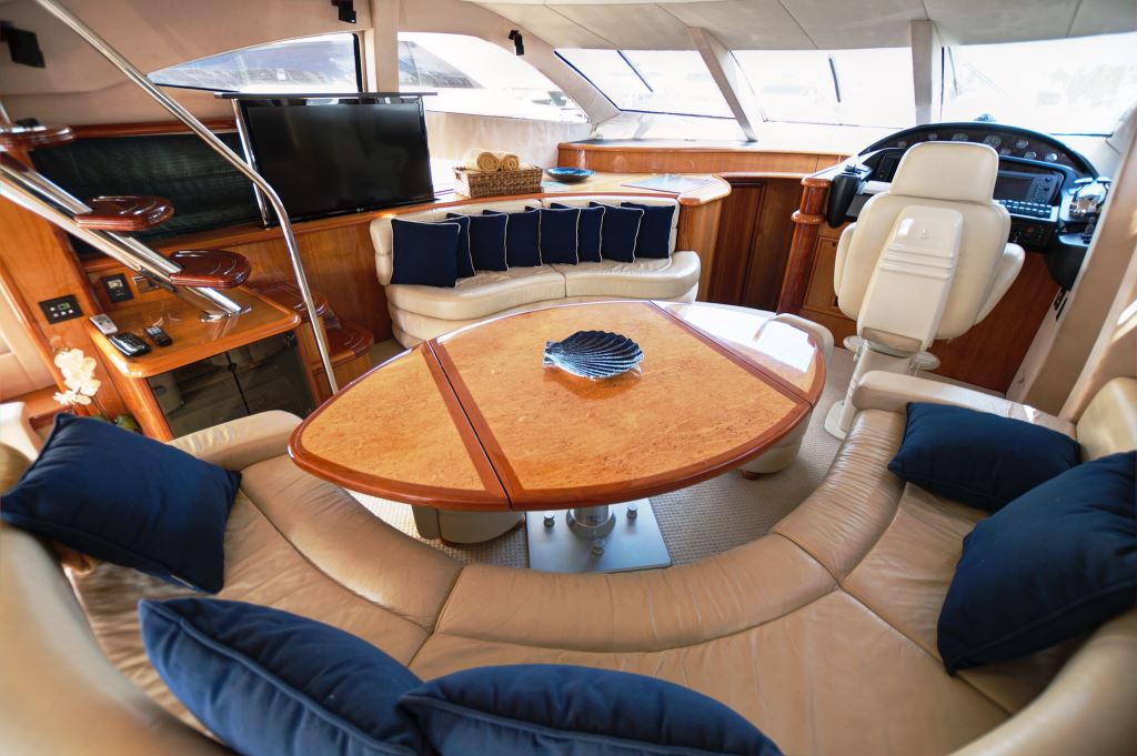 Yacht SAYANORA -  Salon Seating.jpg