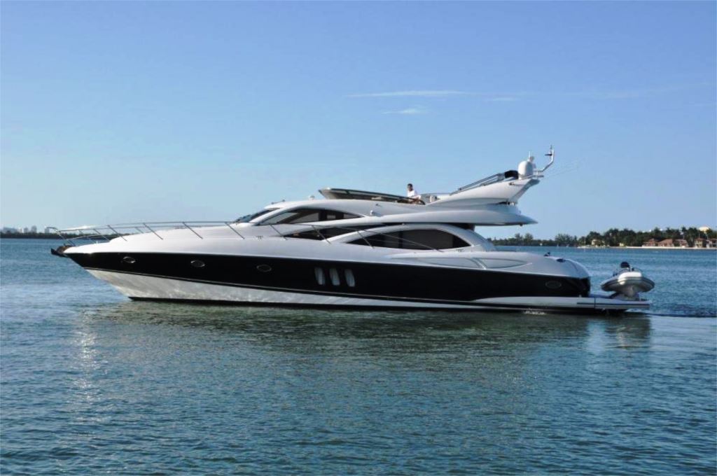 Yacht SAYANORA -  Side View.jpg