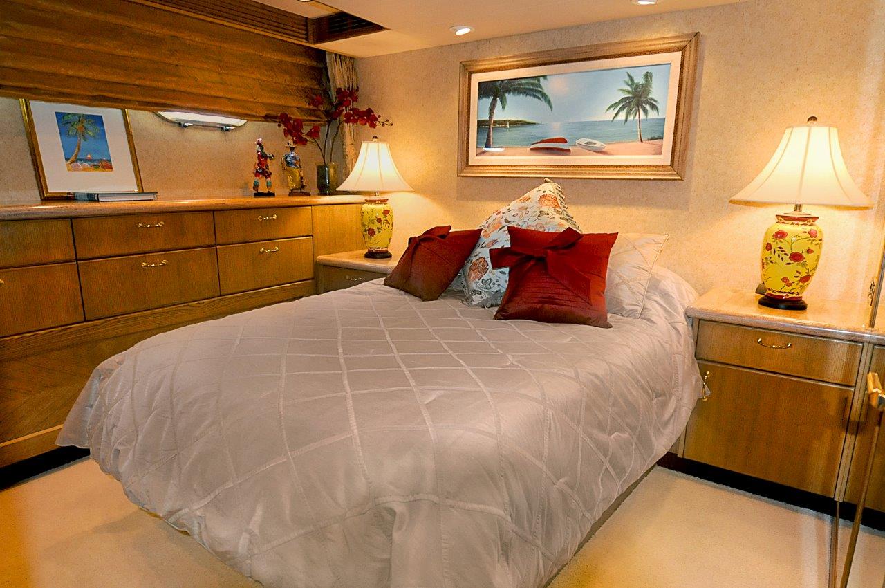 Yacht SCOTT FREE -  Guest Cabin.jpg