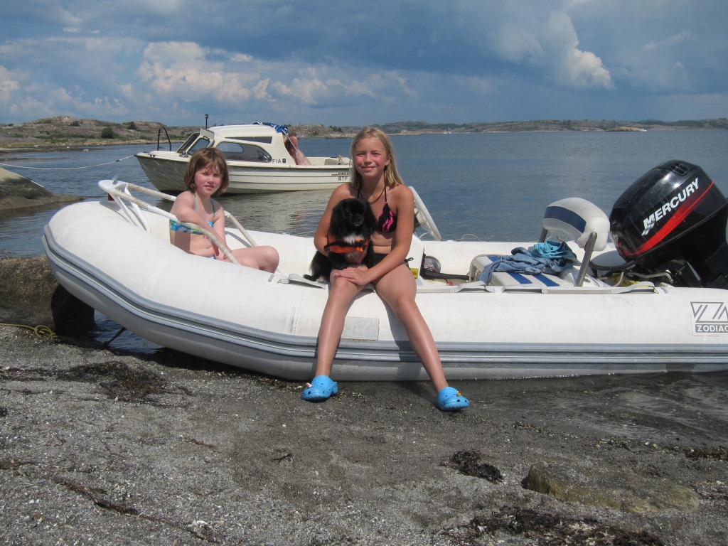 Yacht SEA DREAM -  On the Beach witht the tender.JPG