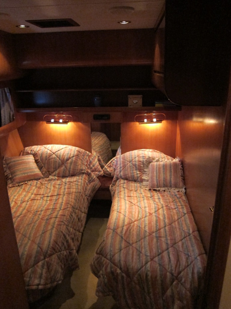 Yacht SEA DREAM -  Twin Cabin.JPG