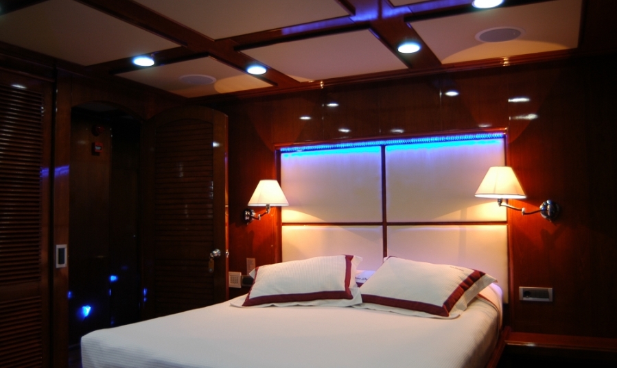 Yacht SEA DREAM - Guest cabin 3.jpg