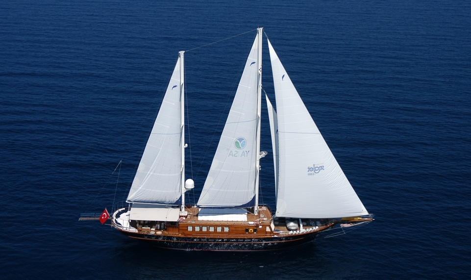 Yacht SEA DREAM -Main.jpg