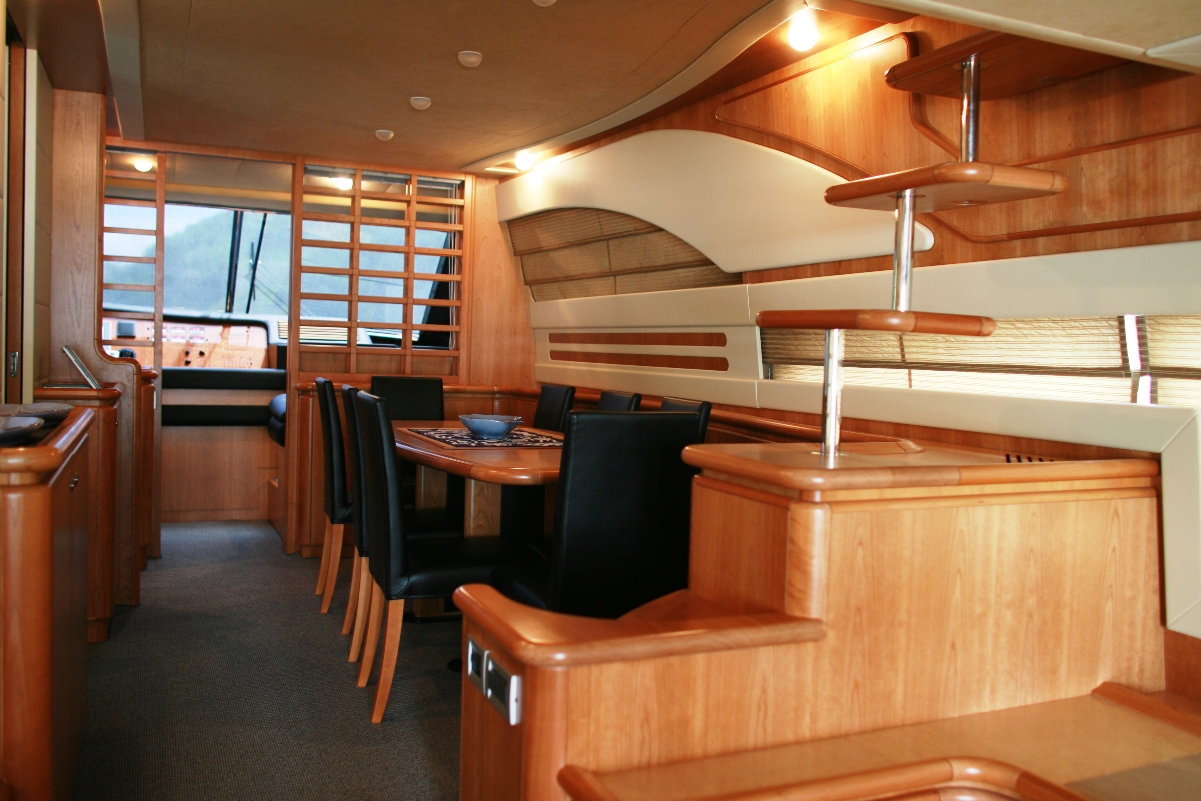 Yacht SEA STREAM Dining.jpg