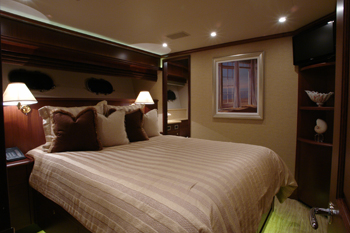 Yacht SEAS THE MOMENT -  Double Cabin.jpg