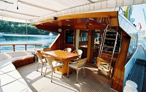 Yacht SERENITY 70 -  Aft Deck.jpg