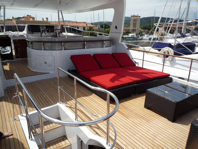 Yacht SILVER FOX -  Flybridge looking Forward.jpg