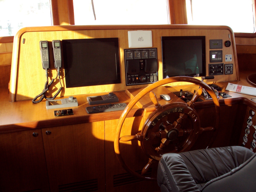 Yacht SILVER FOX -  Helm.jpg