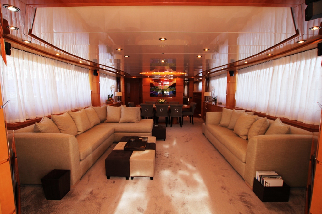 Yacht SOLONA -  Main Salon.jpg