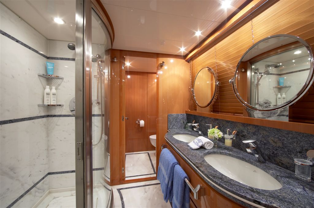 Yacht SOLONA -  Master Bathroom.jpg
