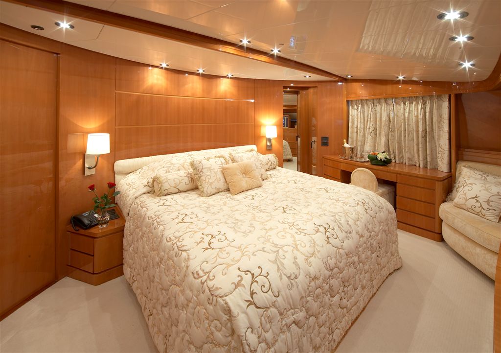 Yacht SOLONA -  Master Cabin 2.jpg