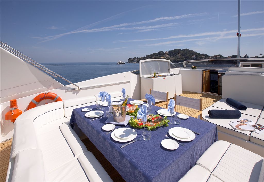 Yacht SOLONA -  Sundeck Dining.jpg