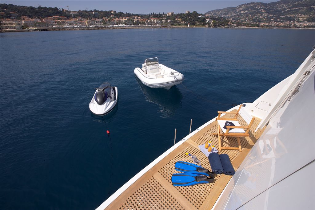 Yacht SOLONA -  Swim Platform and Toys.jpg