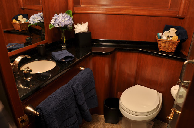 Yacht SOLSTICE I -  Guest Ensuite.jpg