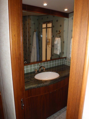 Yacht SPECULATOR -  Guest Ensuite 2.jpg