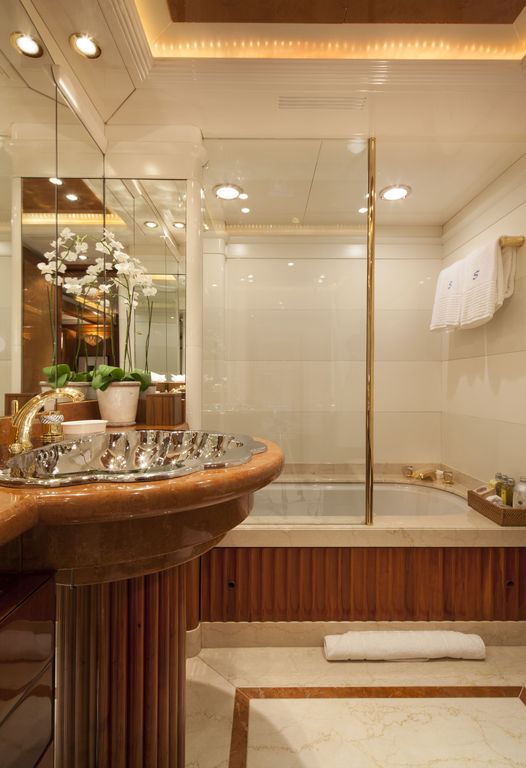 Yacht STARFIRE -  VIP Ensuite.jpg