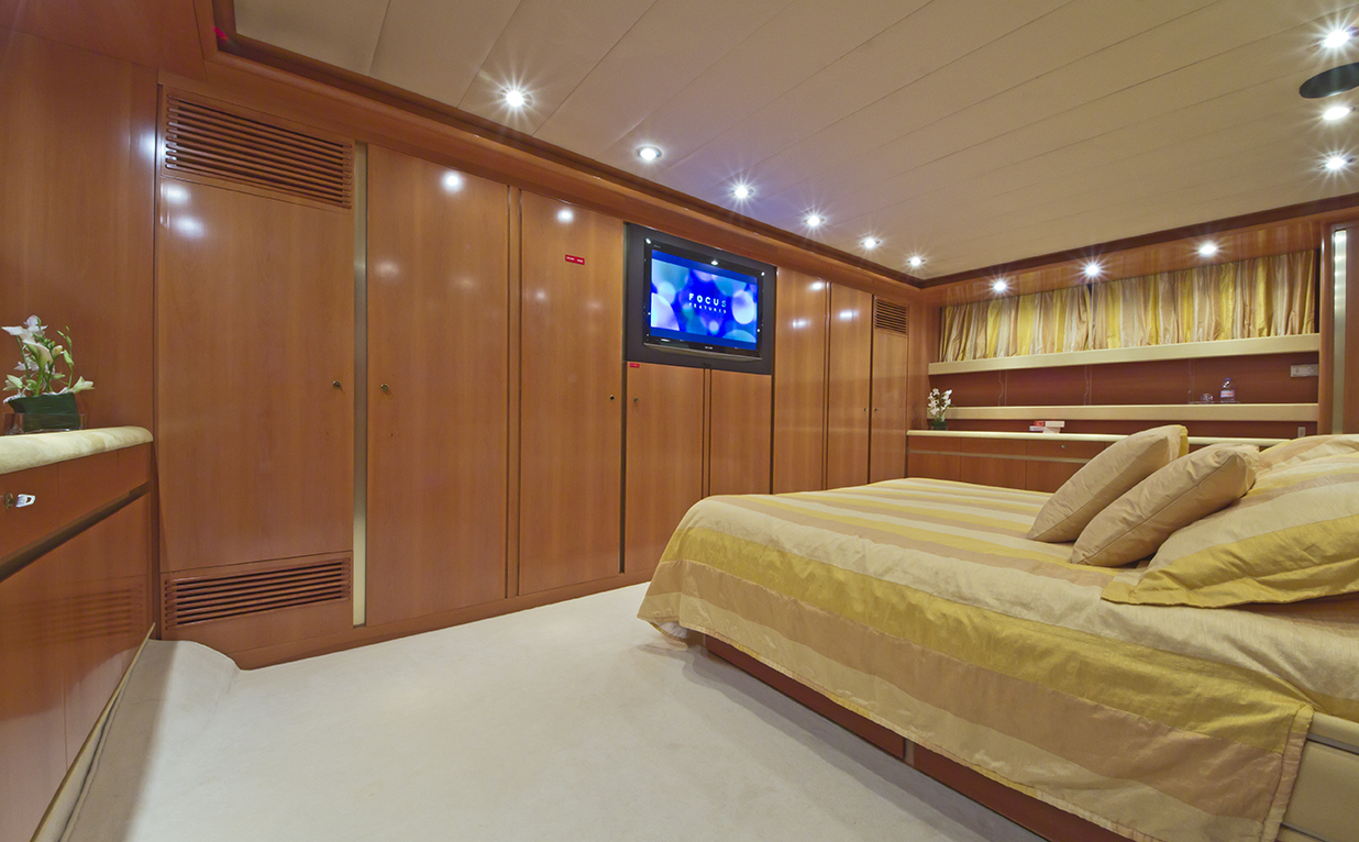 Yacht SUNLINER X -  Master Cabin 2.jpg