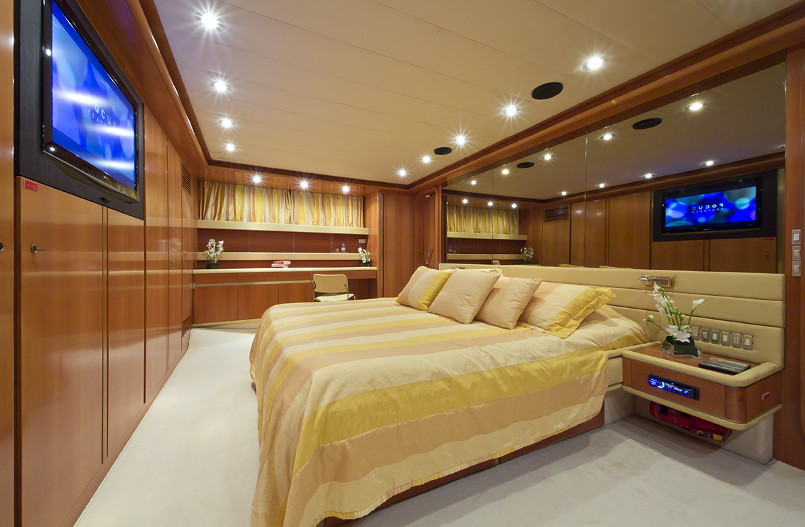 Yacht SUNLINER X -  Master Cabin.jpg