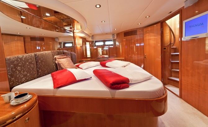 Yacht SUSAN II -  VIP Cabin.jpg