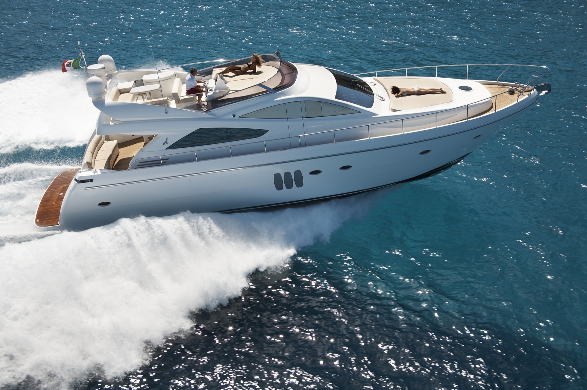 Yacht SUSY - 001.jpg