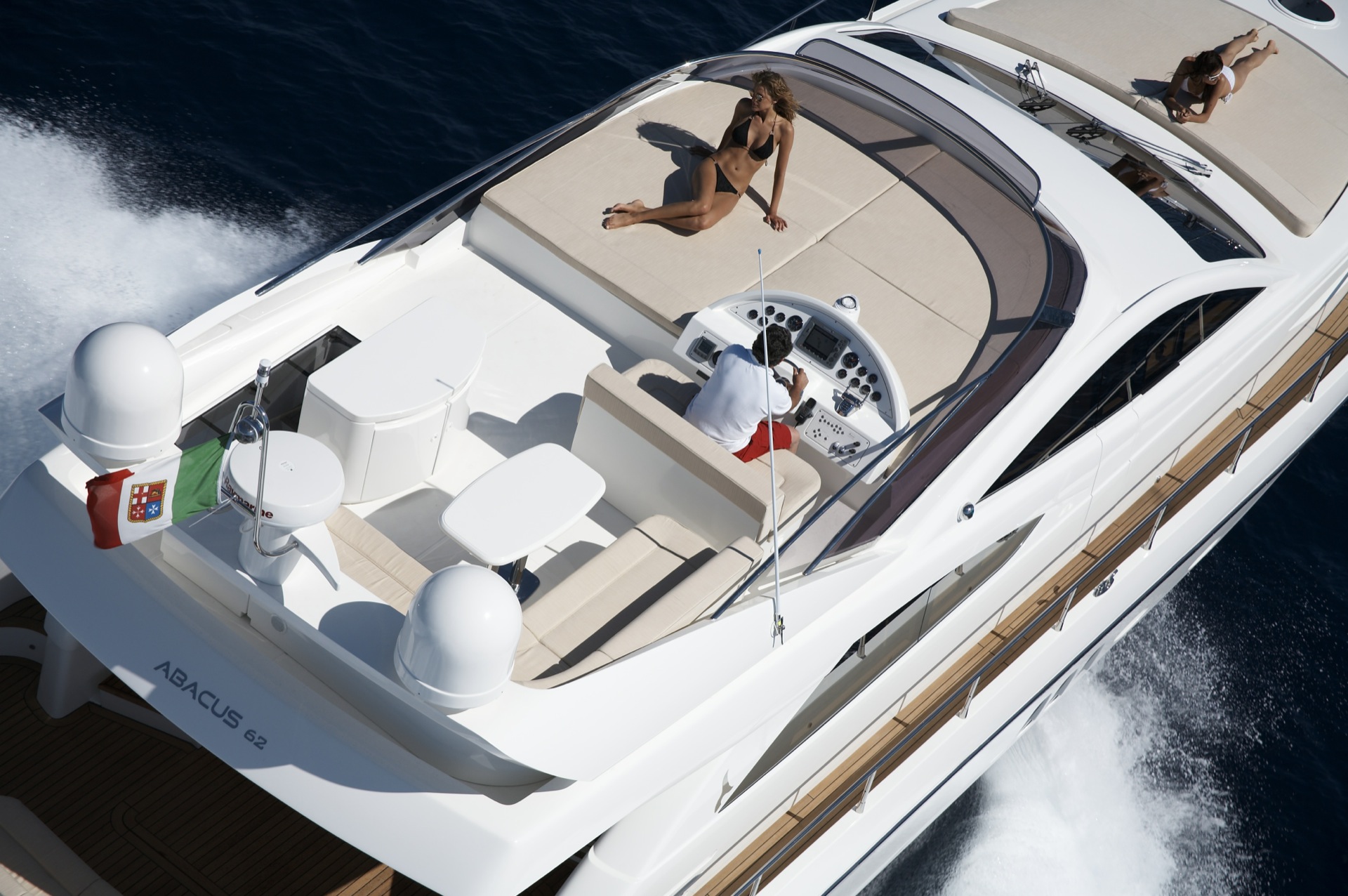 Yacht SUSY - 004.jpg