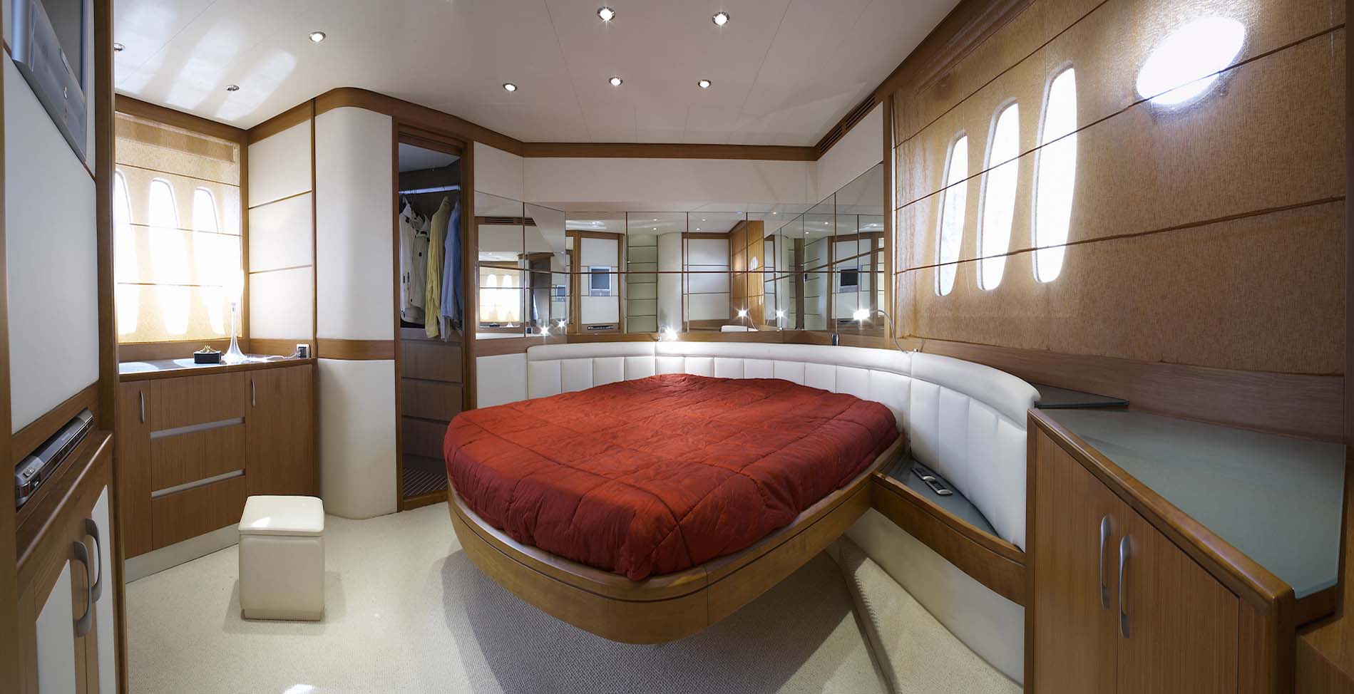 Yacht SUSY - 008.jpg