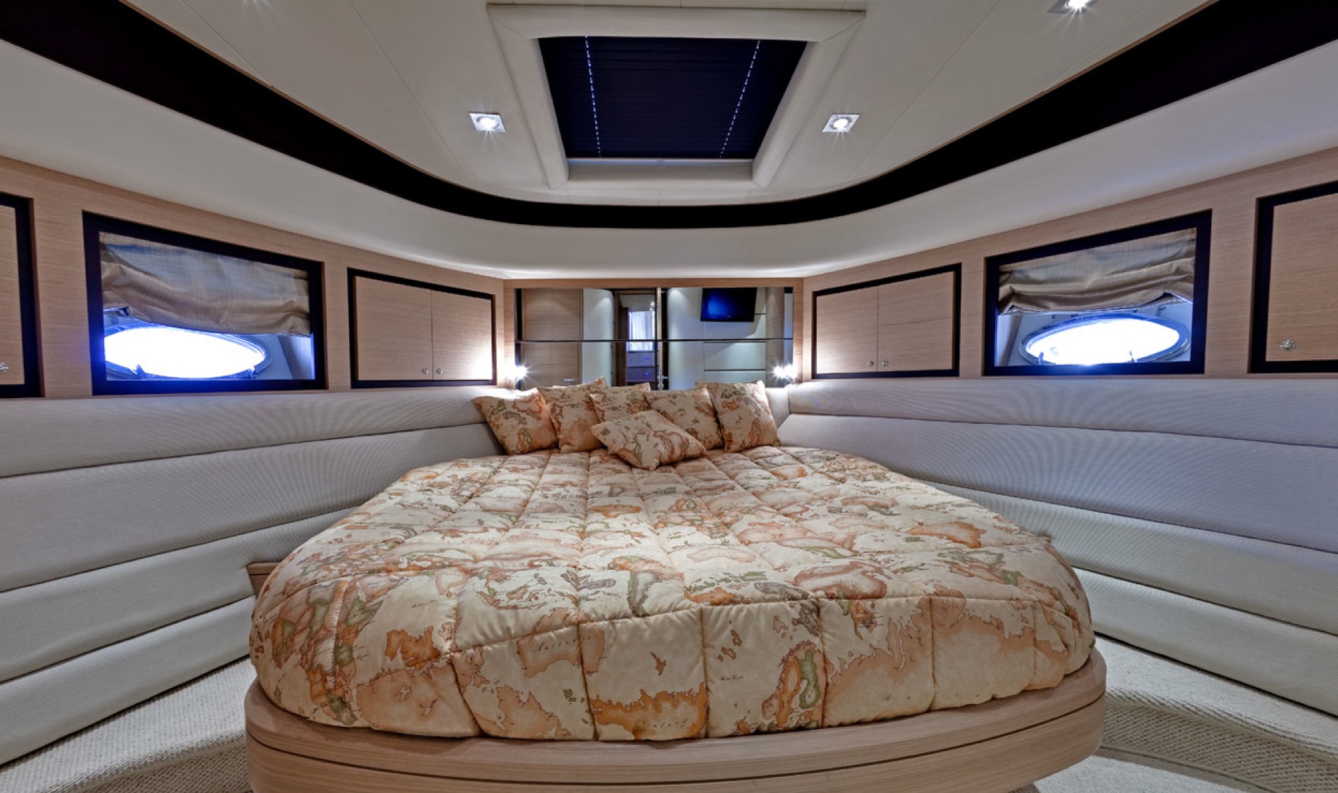Yacht SUSY - 009.jpg