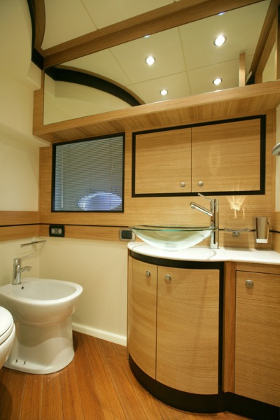 Yacht SUSY - 013.jpg