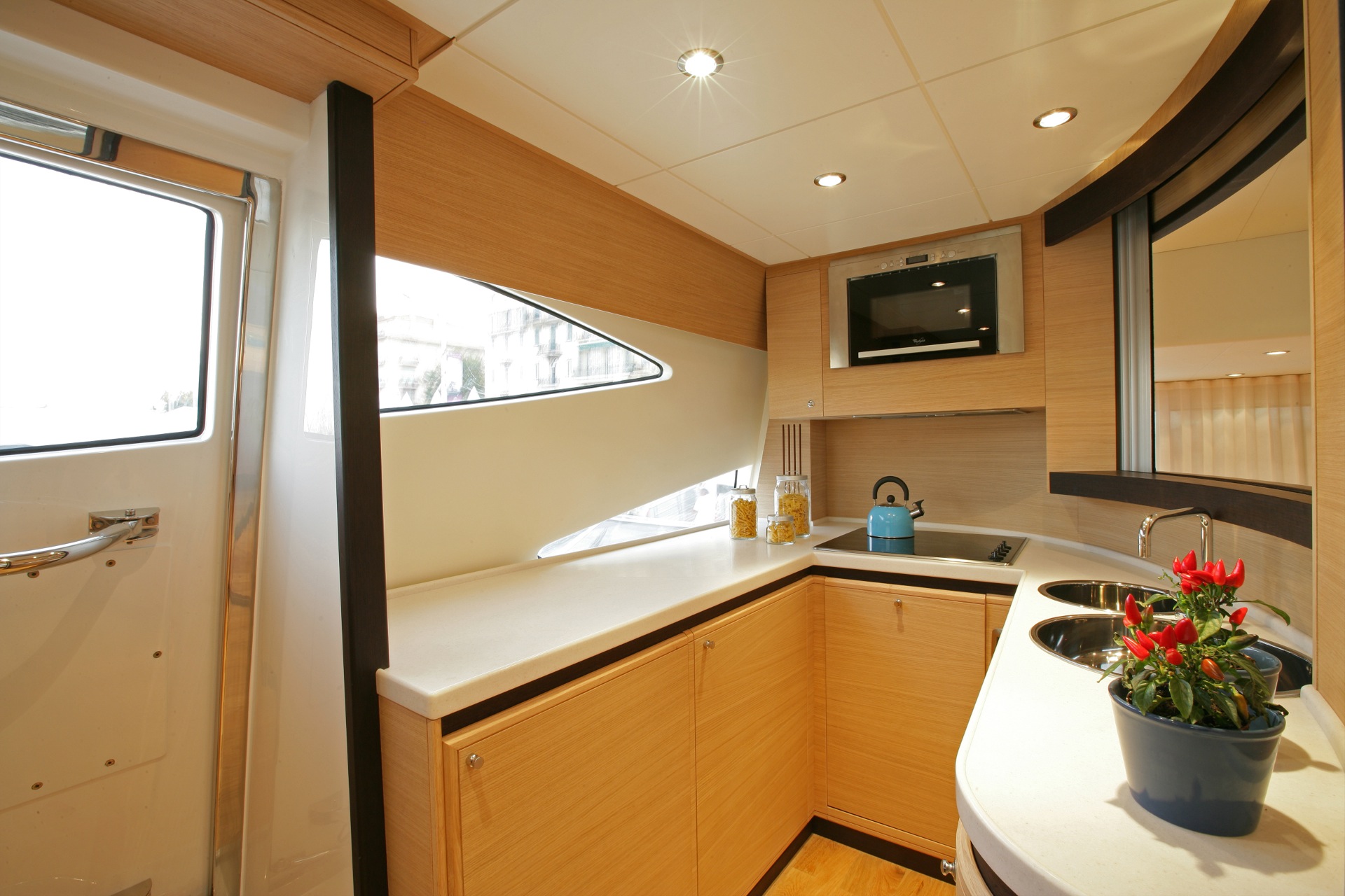 Yacht SUSY - 014.jpg