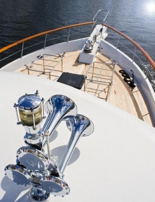 Yacht SYRENE -  Bow.jpg