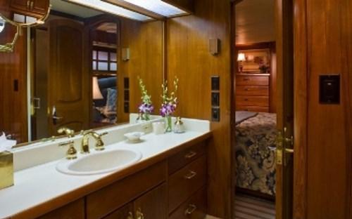 Yacht SYRENE -  Master Cabin Ensuite.jpg