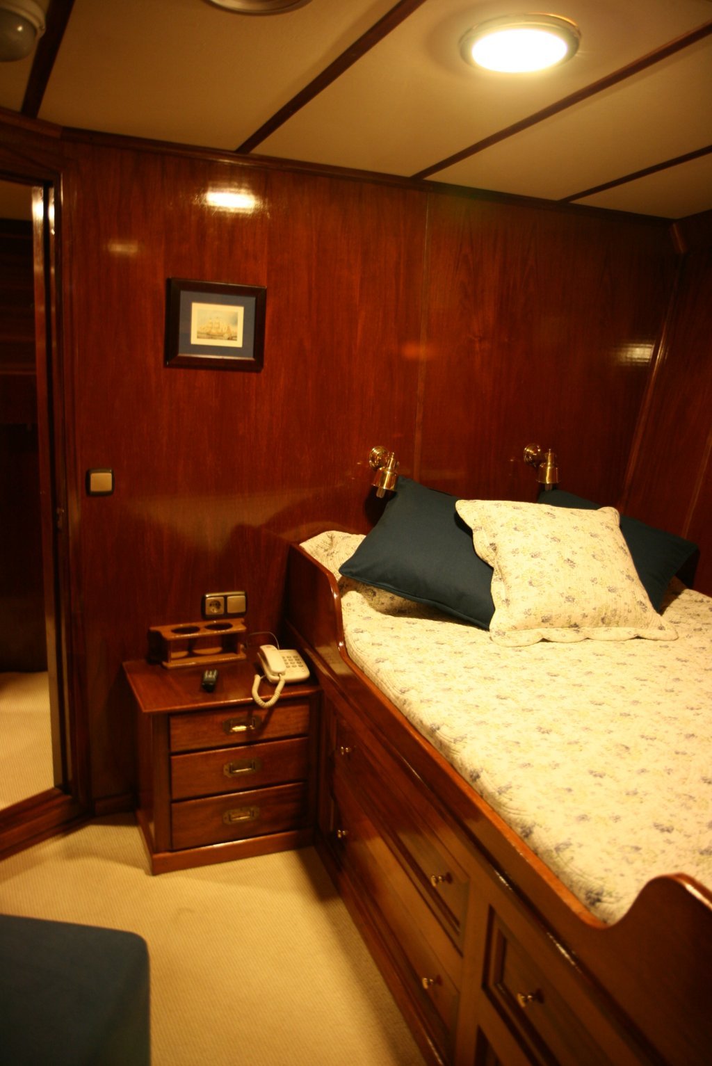 Yacht Southern Cross -  Cabin 3.jpg