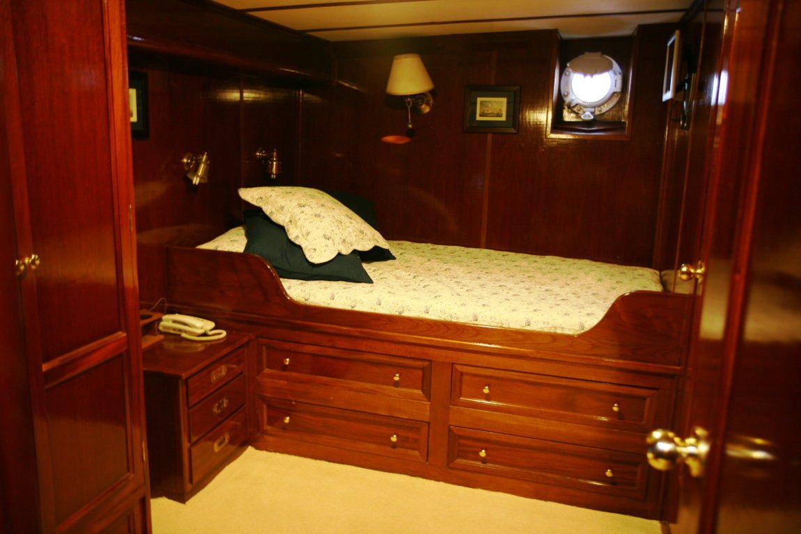 Yacht Southern Cross -  Cabin.jpg