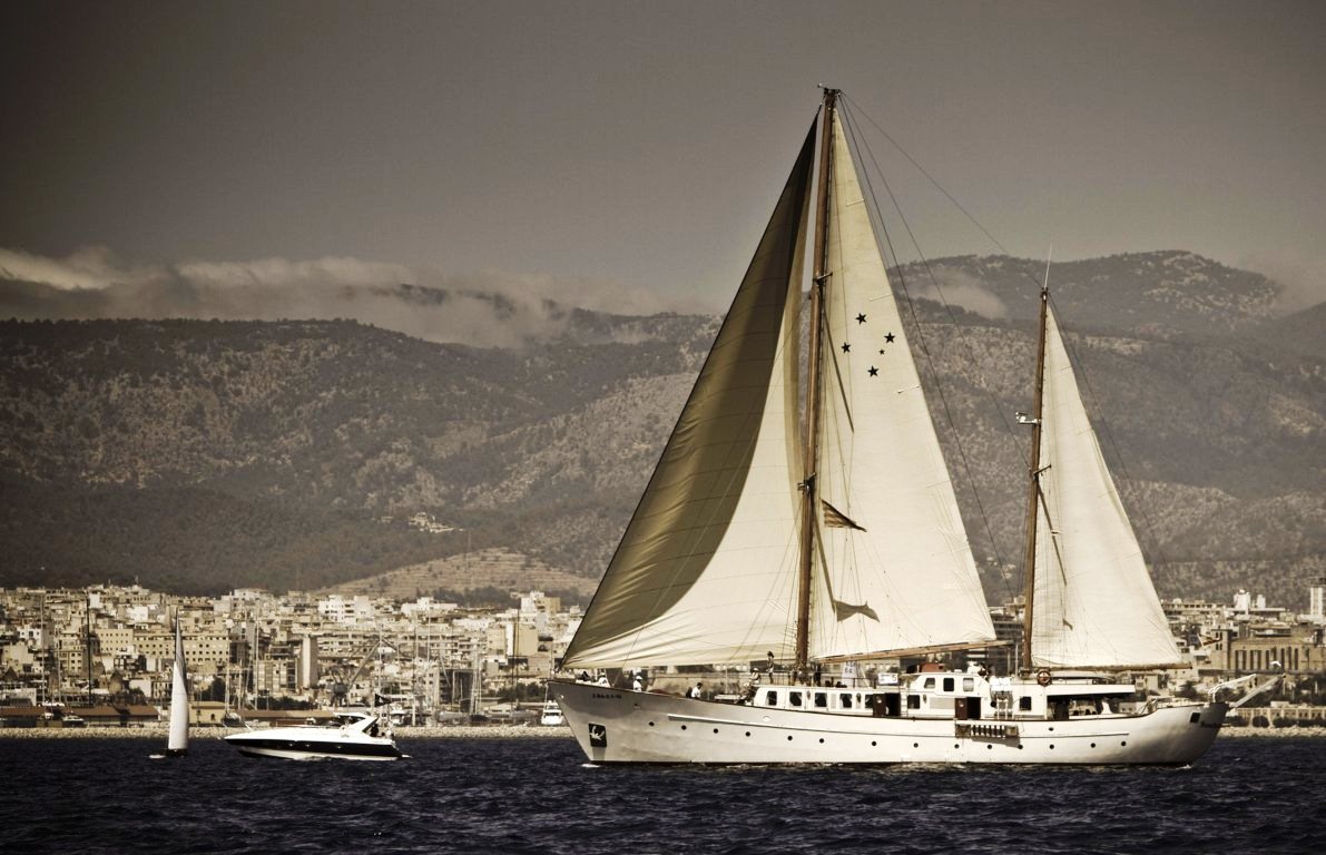 Yacht Southern Cross -  Profile.jpg