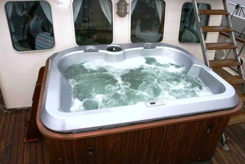 Yacht Southern Cross -  Spa Pool.jpg