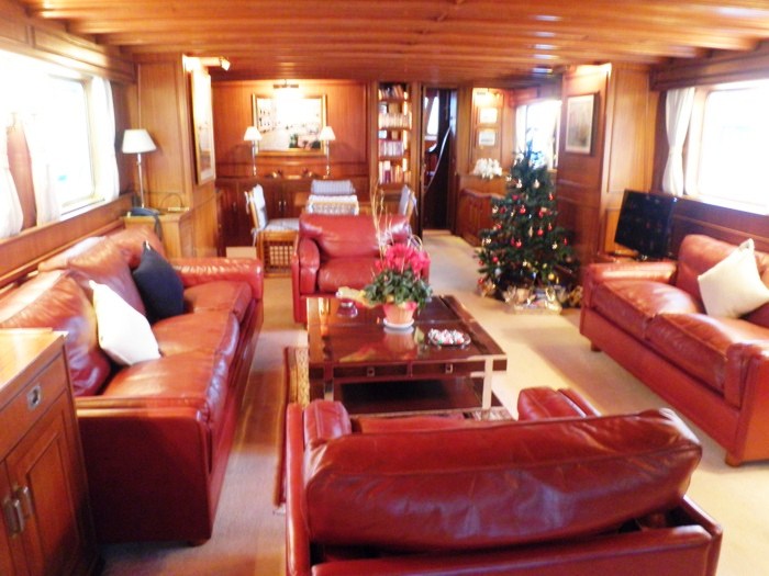 Yacht Sprezzatura -  Main Salon 2.jpg
