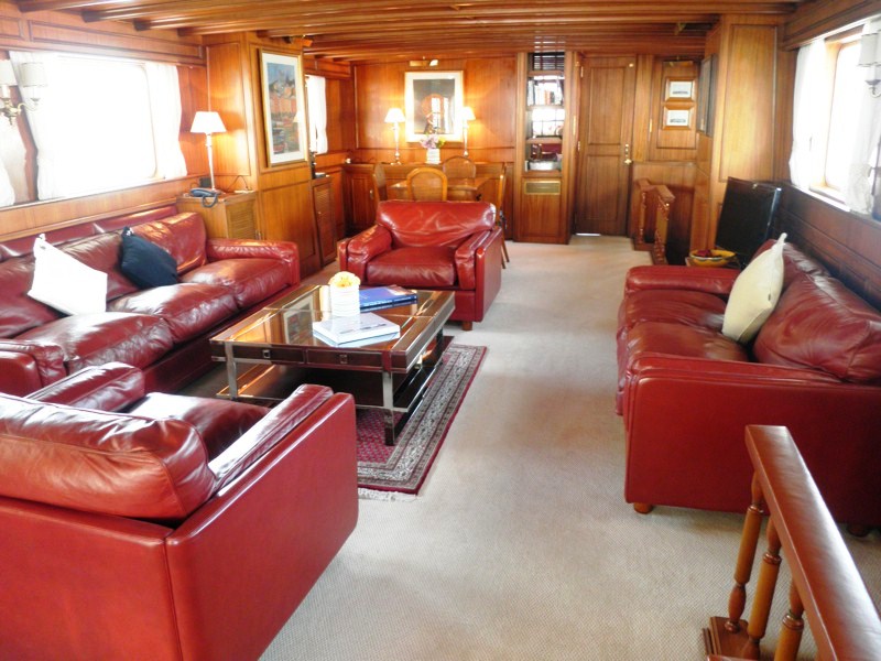 Yacht Sprezzatura -  Main Salon.jpg