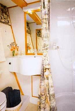 Yacht TAZA MAS -  Guest Ensuite.jpg